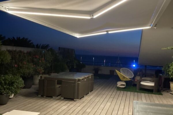 مظلات كهربائية للأسطح