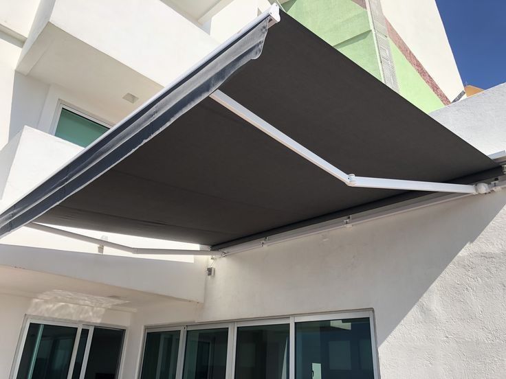 مظلات كهربائية للمنازل