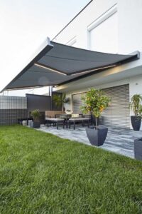 مظلات كهربائية للمنازل