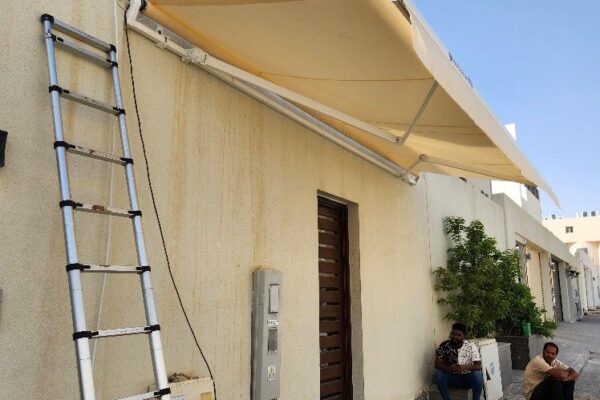 مظلات كهربائية متحركة بالرياض